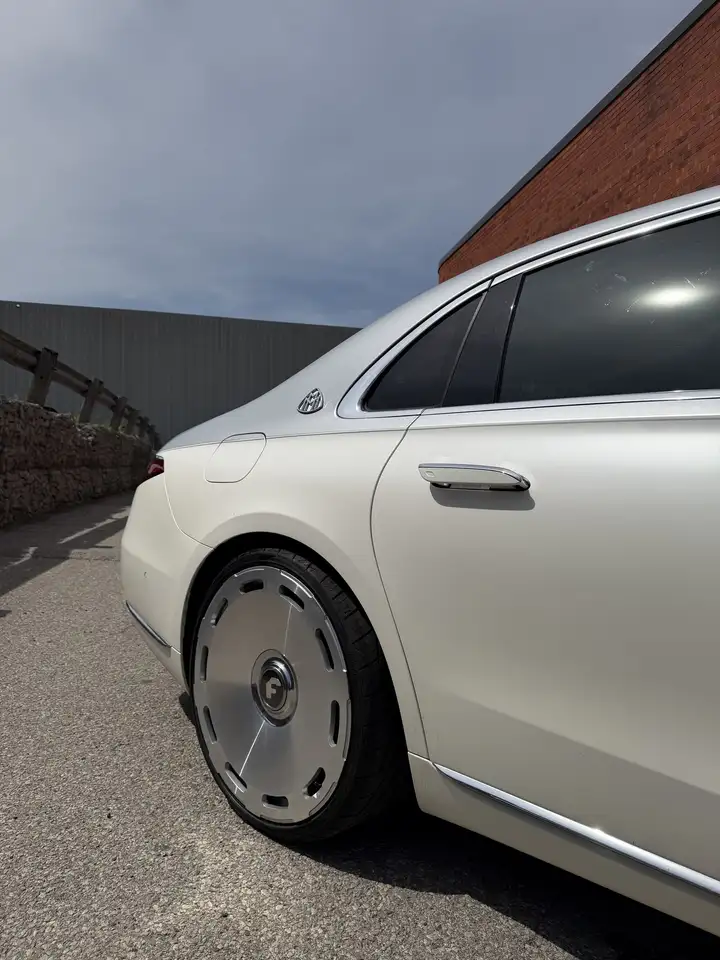 Mercedes-Benz S-Class photo Mercedes-Benz S-Class