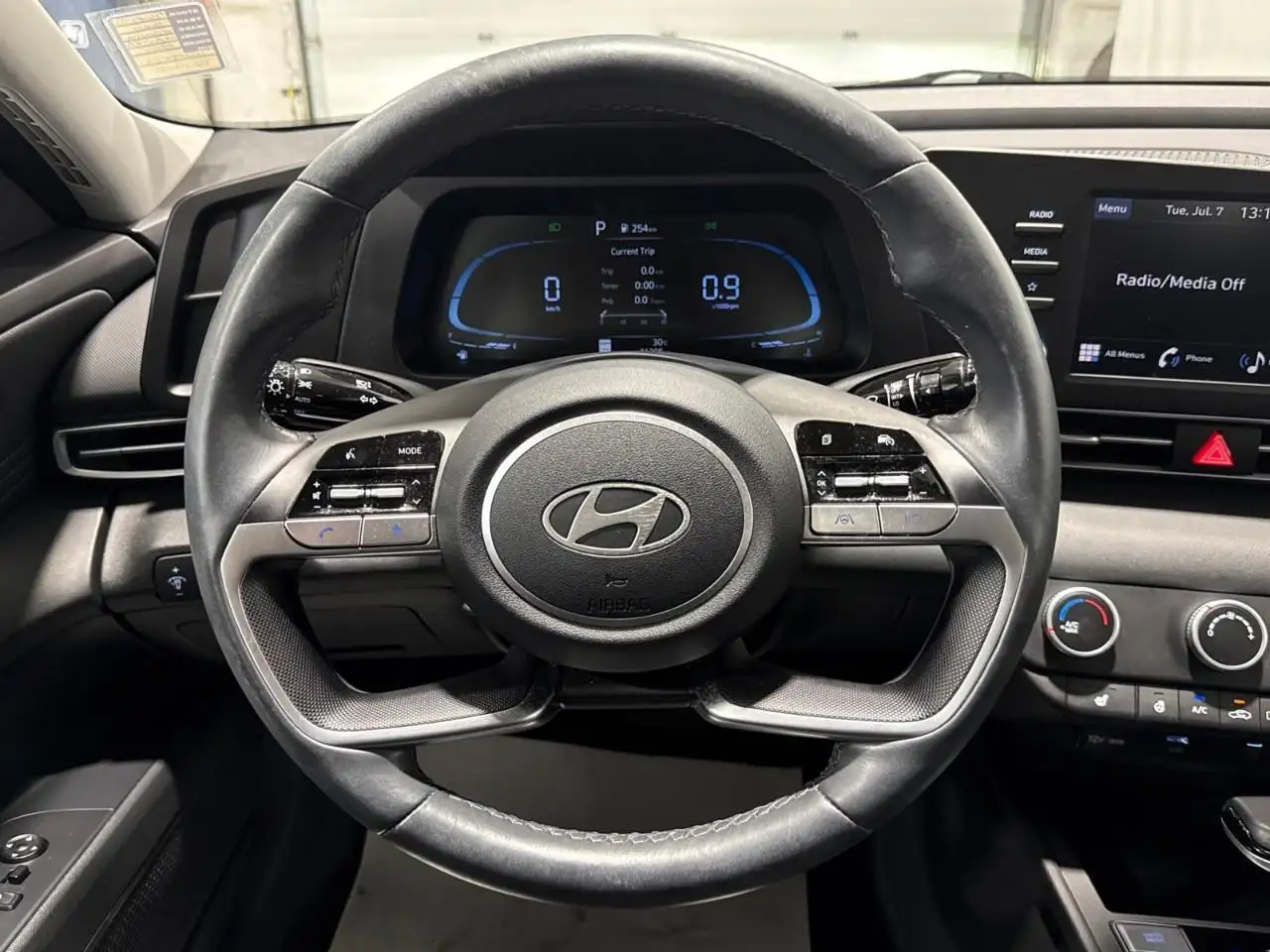 Hyundai ELANTRA снимка Hyundai ELANTRA