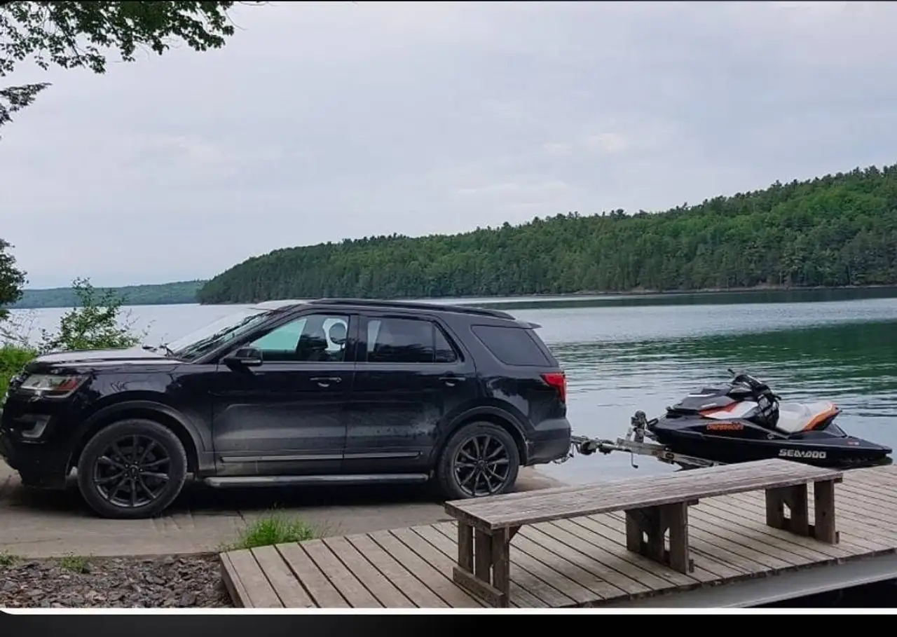 Ford Explorer photo Ford Explorer