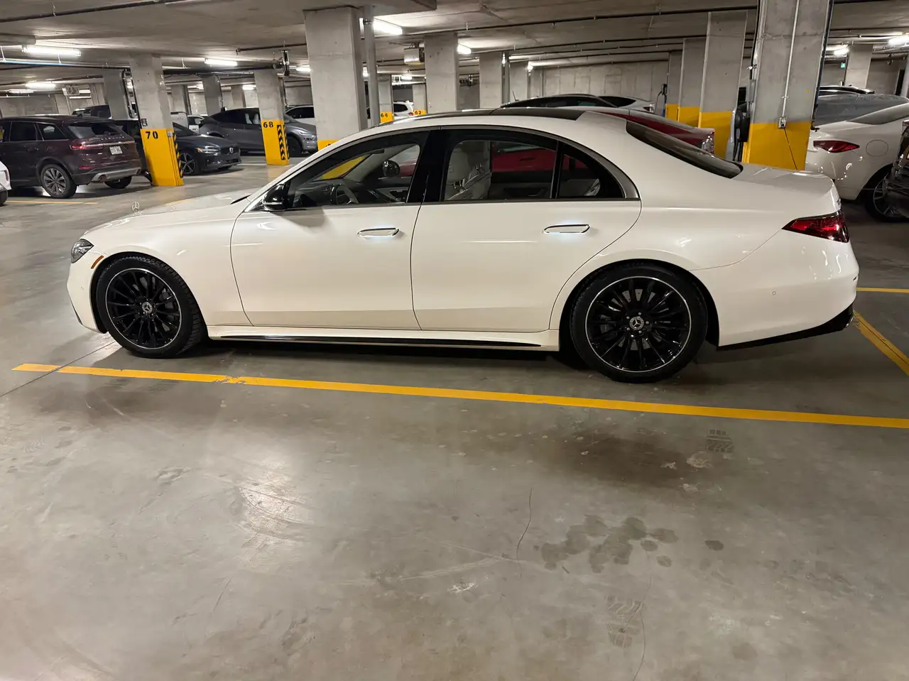 Mercedes-Benz S-Class снимка Mercedes-Benz S-Class
