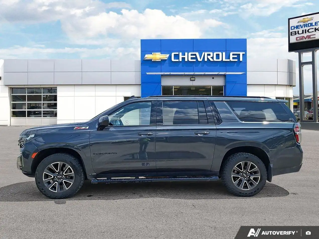 Chevrolet Suburban снимка Chevrolet Suburban