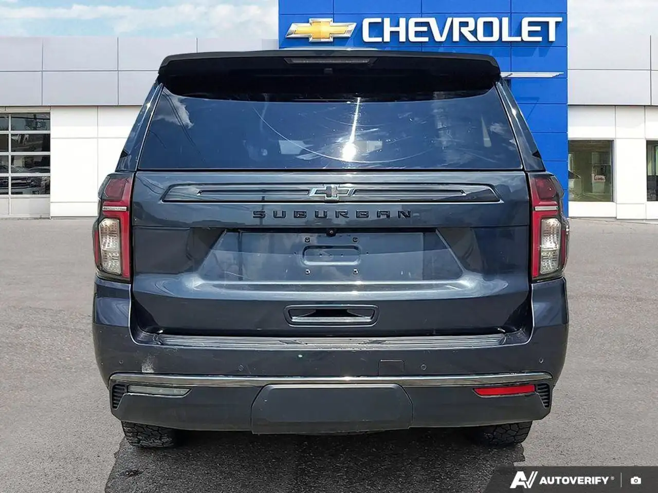 Chevrolet Suburban снимка Chevrolet Suburban