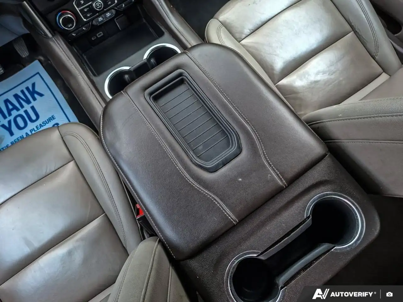 Chevrolet Suburban снимка Chevrolet Suburban