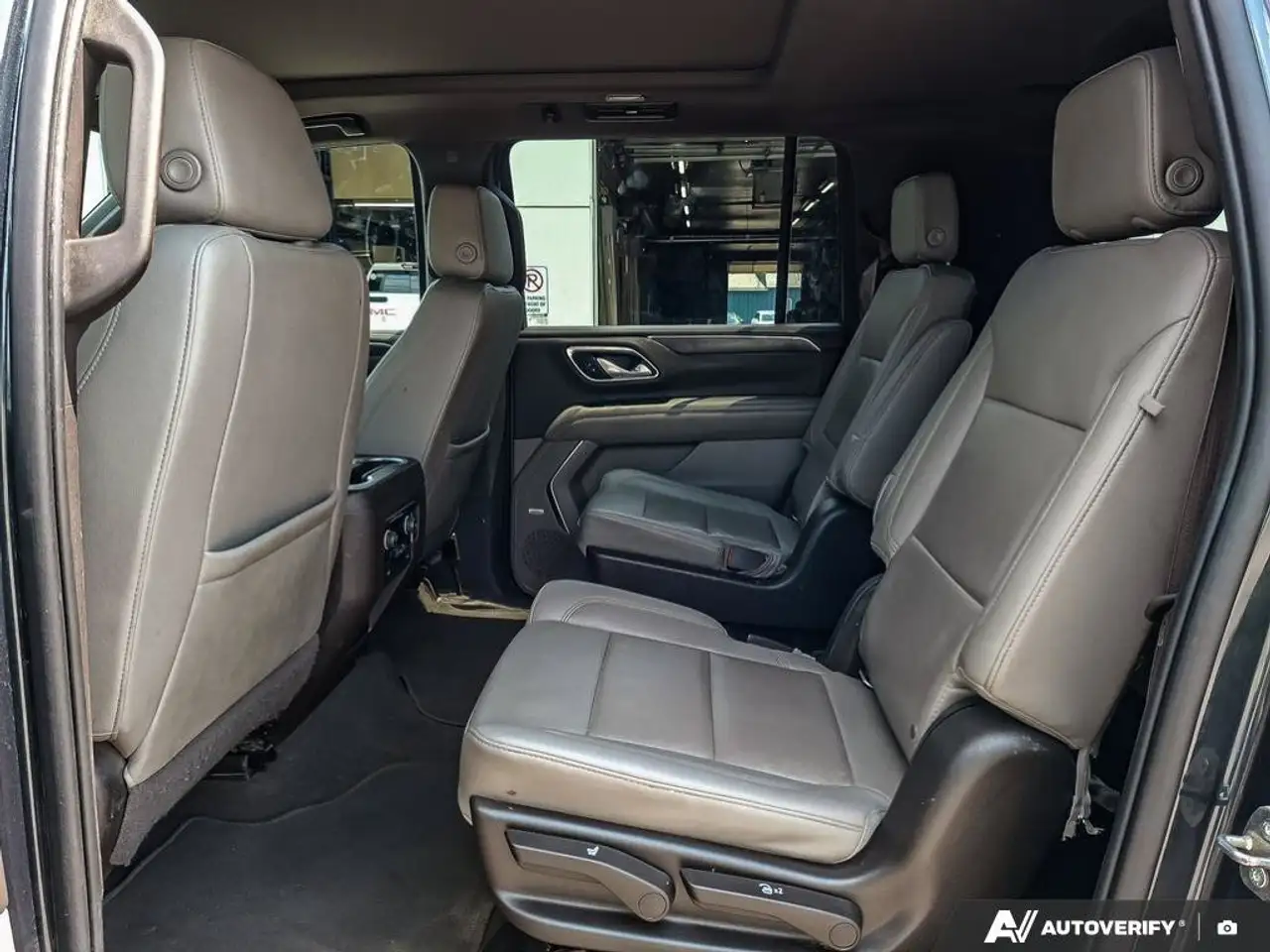 Chevrolet Suburban снимка Chevrolet Suburban