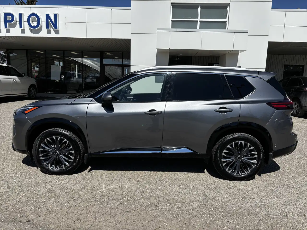 Nissan Rogue снимка Nissan Rogue