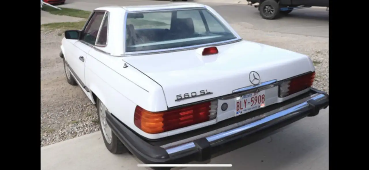 Mercedes-Benz 560 снимка Mercedes-Benz 560
