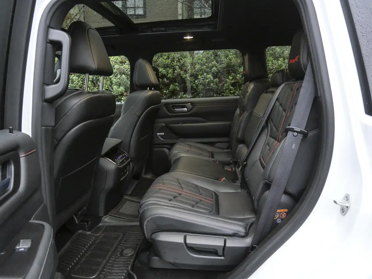 Nissan Armada снимка Nissan Armada