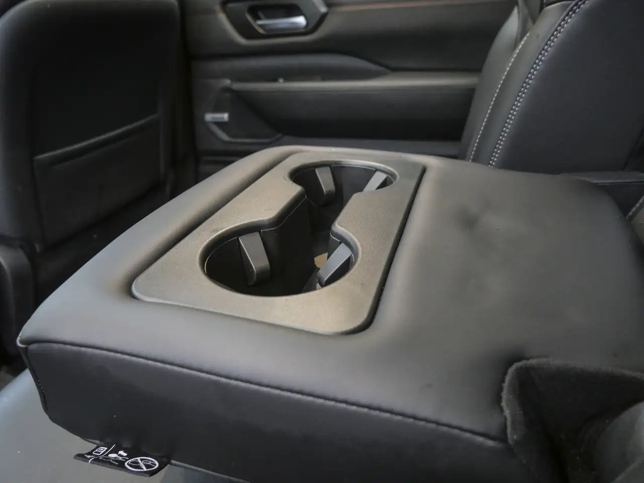 Nissan Armada снимка Nissan Armada