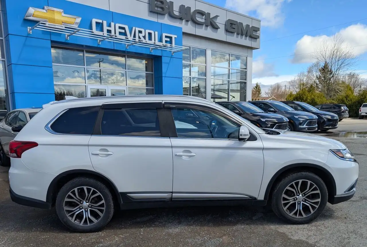 Mitsubishi Outlander снимка Mitsubishi Outlander
