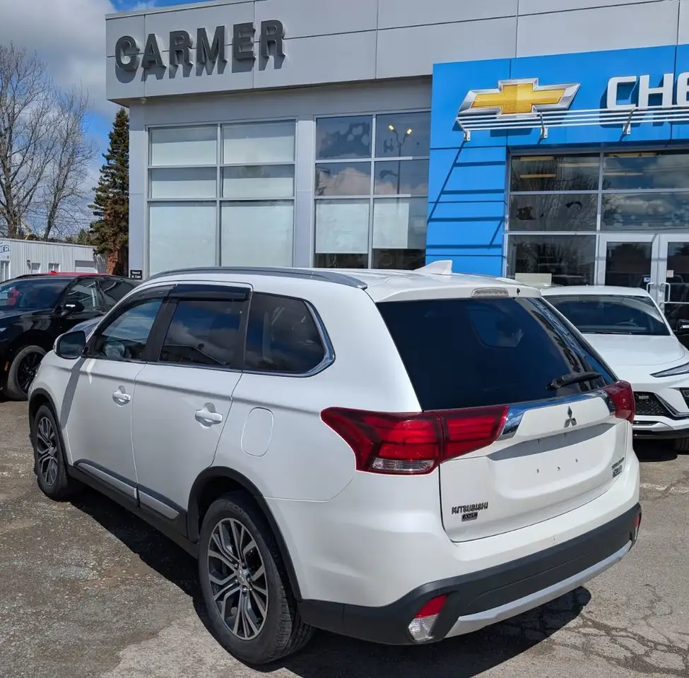 Mitsubishi Outlander снимка Mitsubishi Outlander