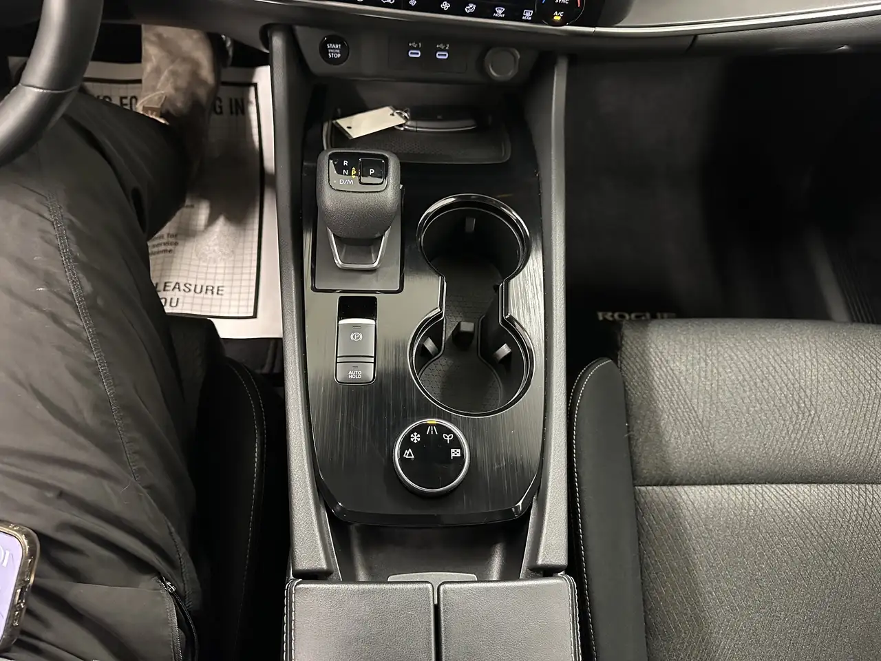 Nissan Rogue снимка Nissan Rogue