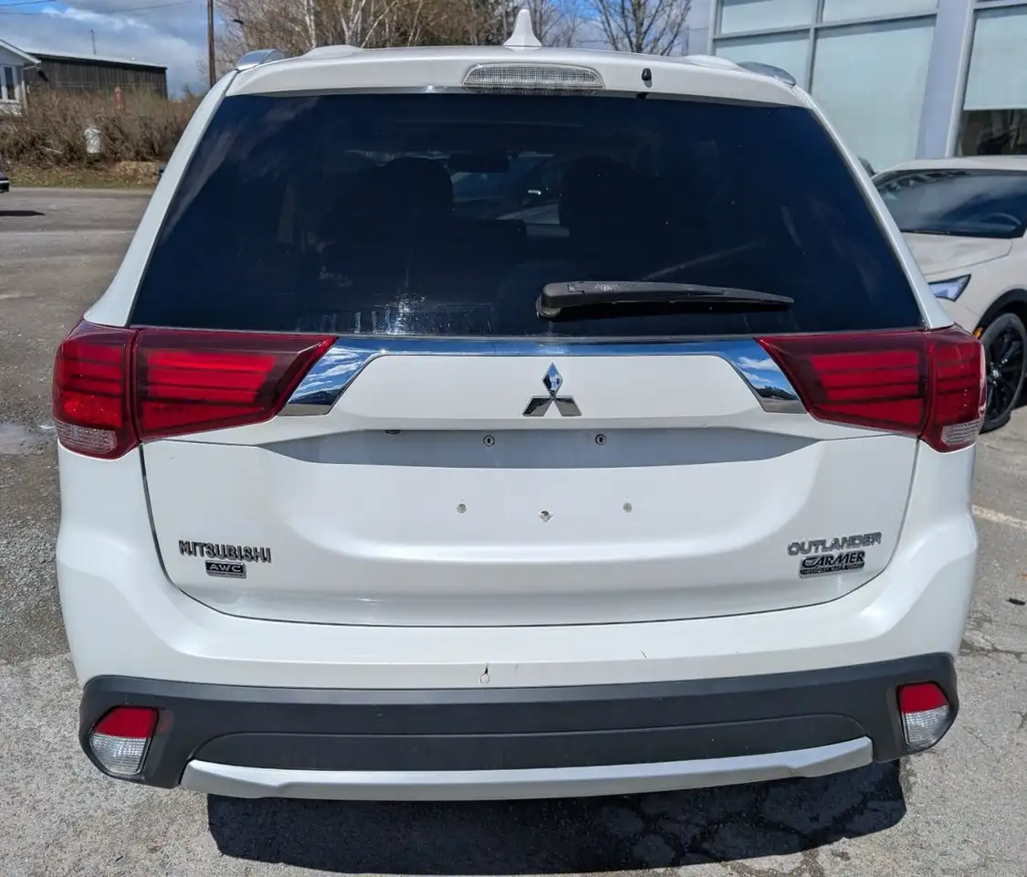 Mitsubishi Outlander снимка Mitsubishi Outlander