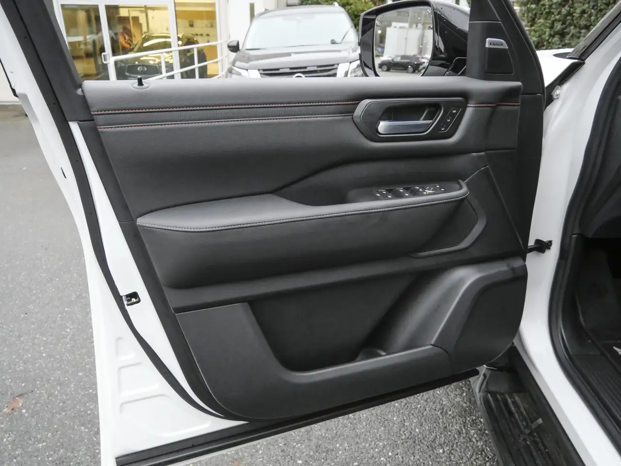 Nissan Armada снимка Nissan Armada
