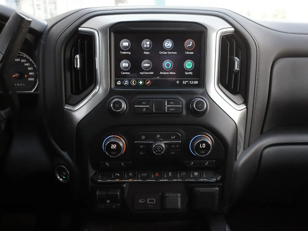 Chevrolet Silverado 1500 photo Chevrolet Silverado 1500