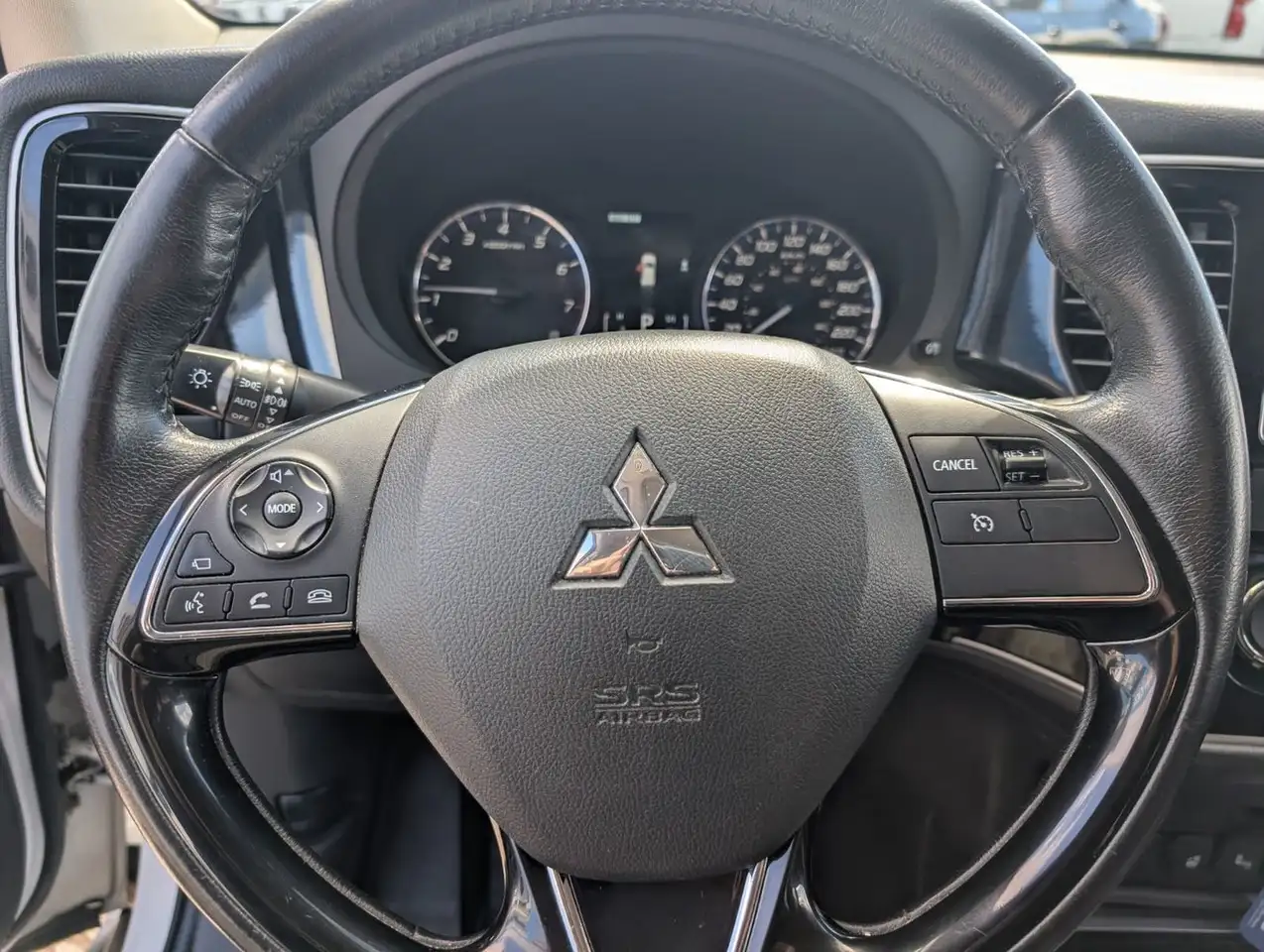 Mitsubishi Outlander снимка Mitsubishi Outlander