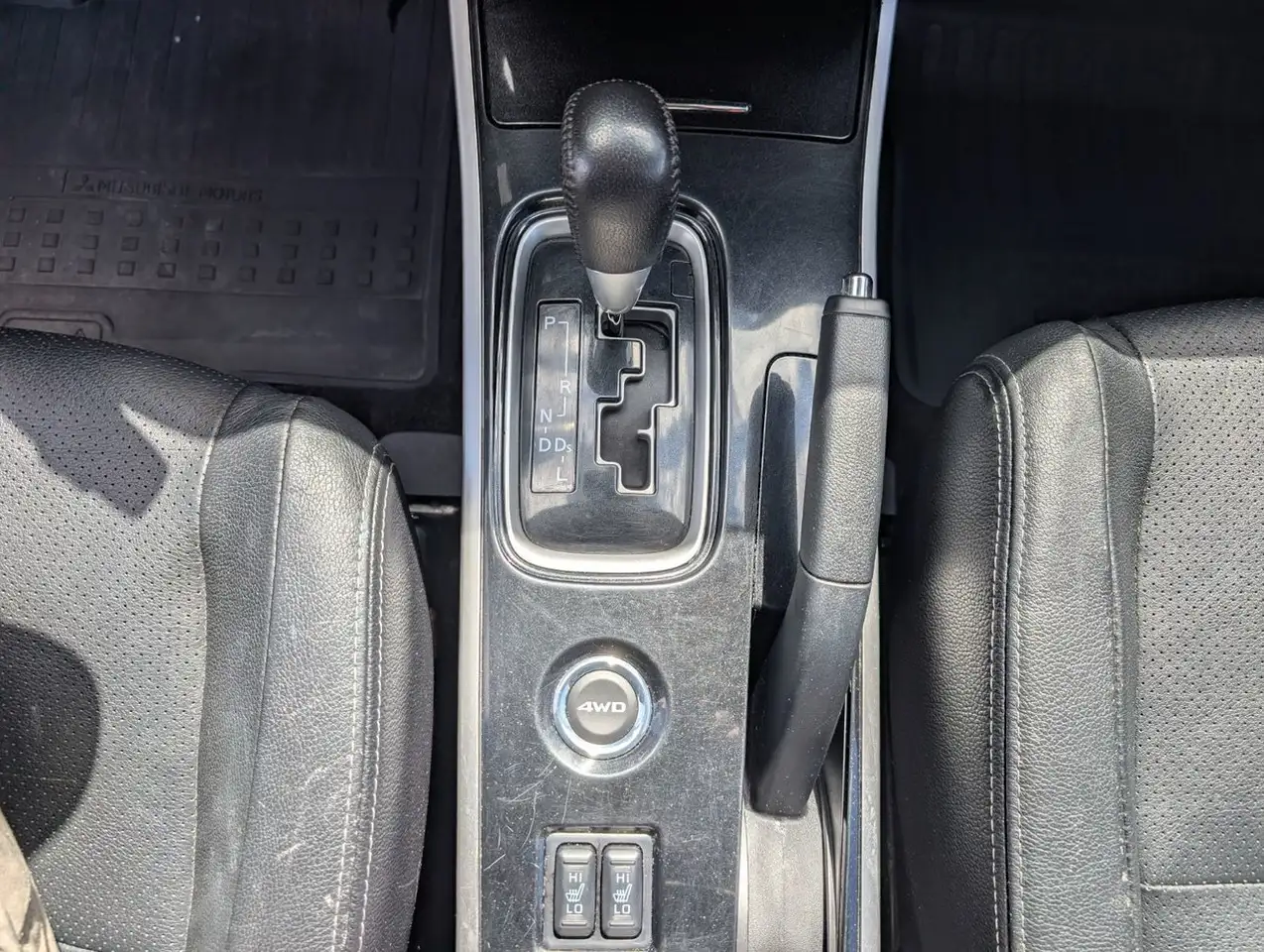 Mitsubishi Outlander снимка Mitsubishi Outlander