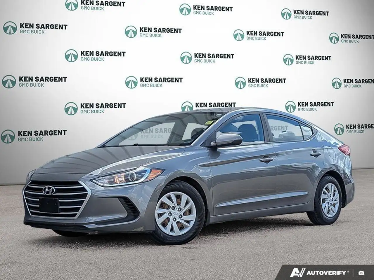 Hyundai ELANTRA photo Hyundai ELANTRA