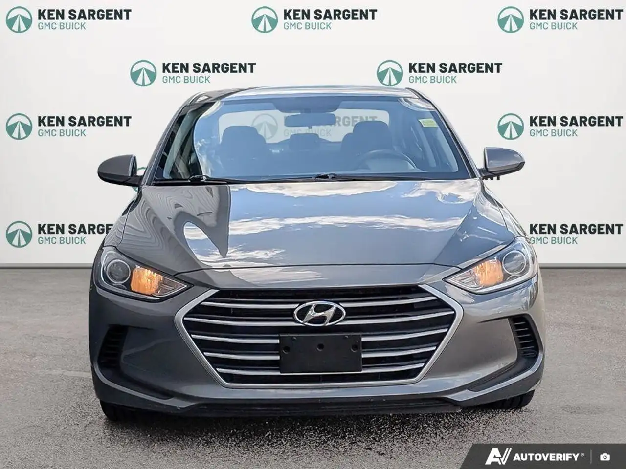 Hyundai ELANTRA photo Hyundai ELANTRA