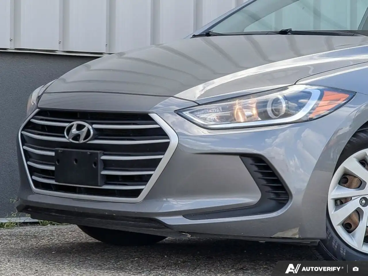 Hyundai ELANTRA photo Hyundai ELANTRA