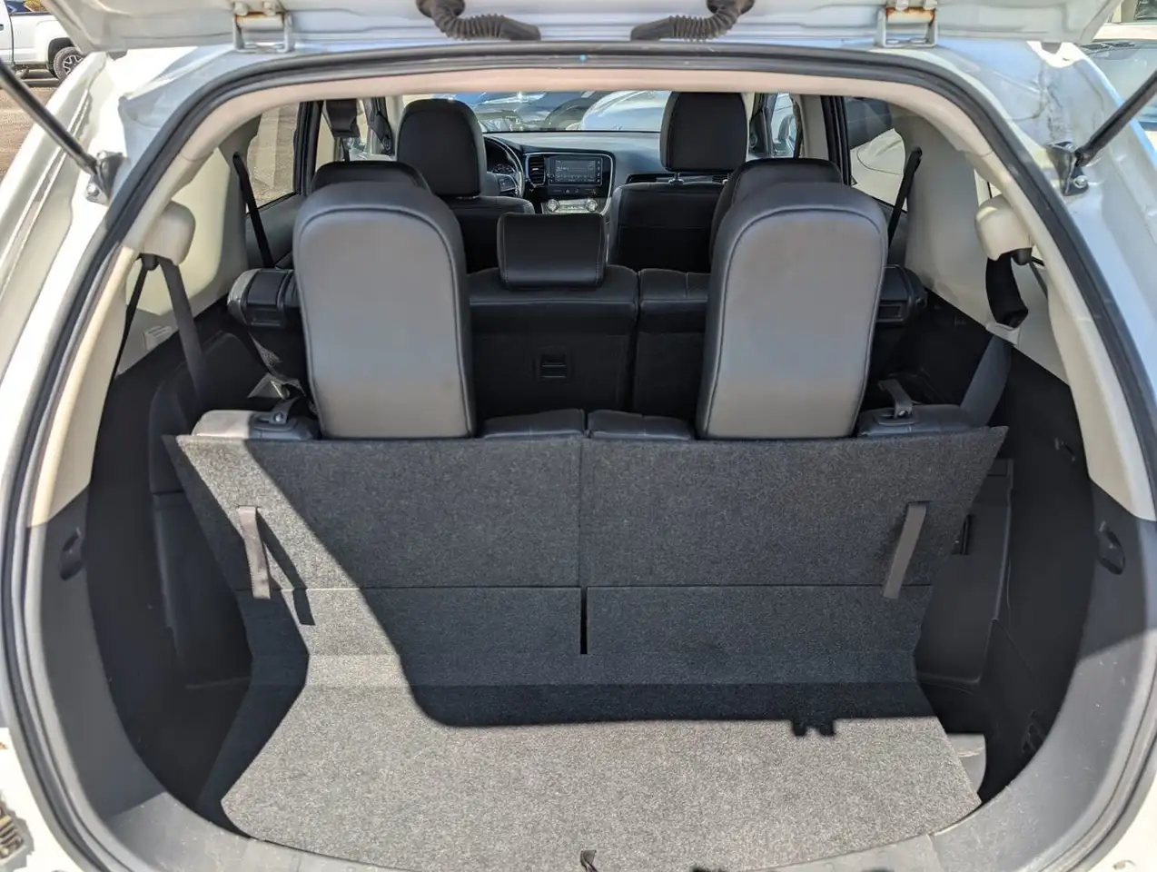 Mitsubishi Outlander снимка Mitsubishi Outlander