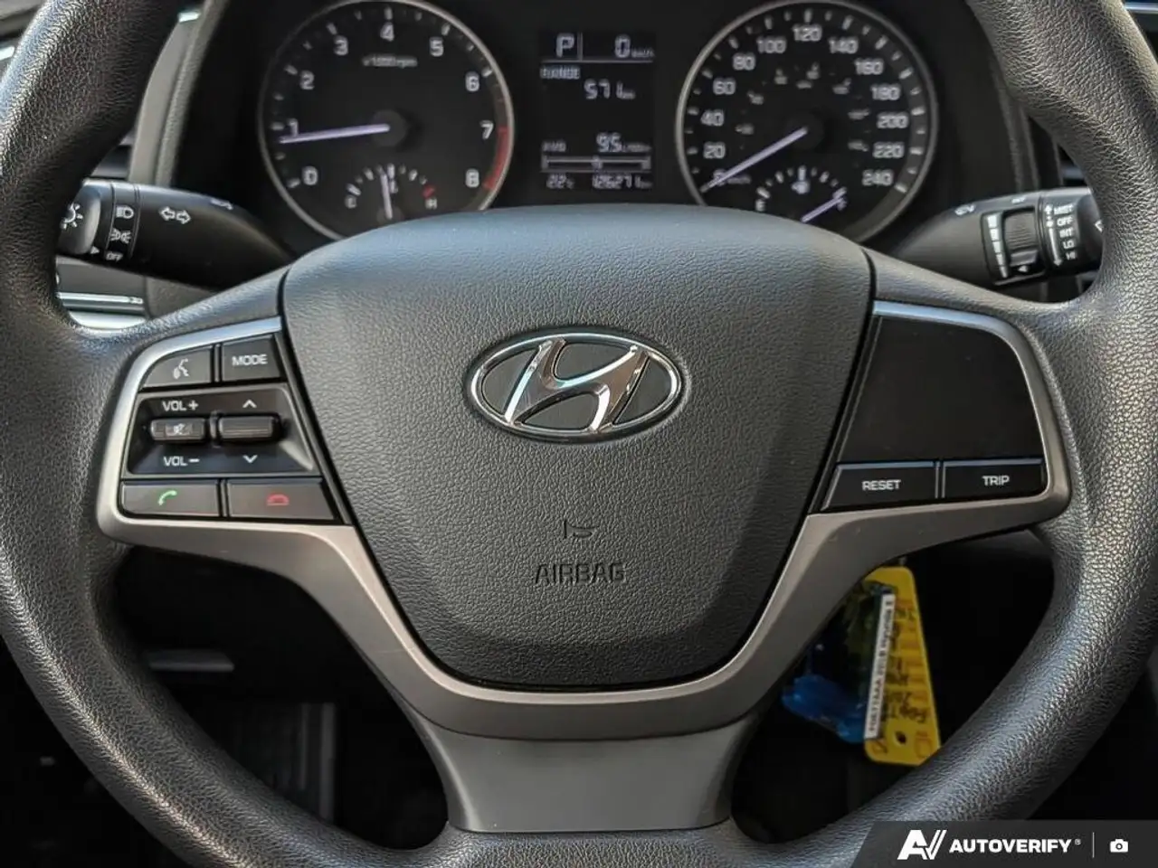 Hyundai ELANTRA photo Hyundai ELANTRA