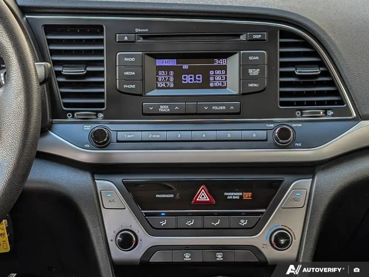 Hyundai ELANTRA photo Hyundai ELANTRA