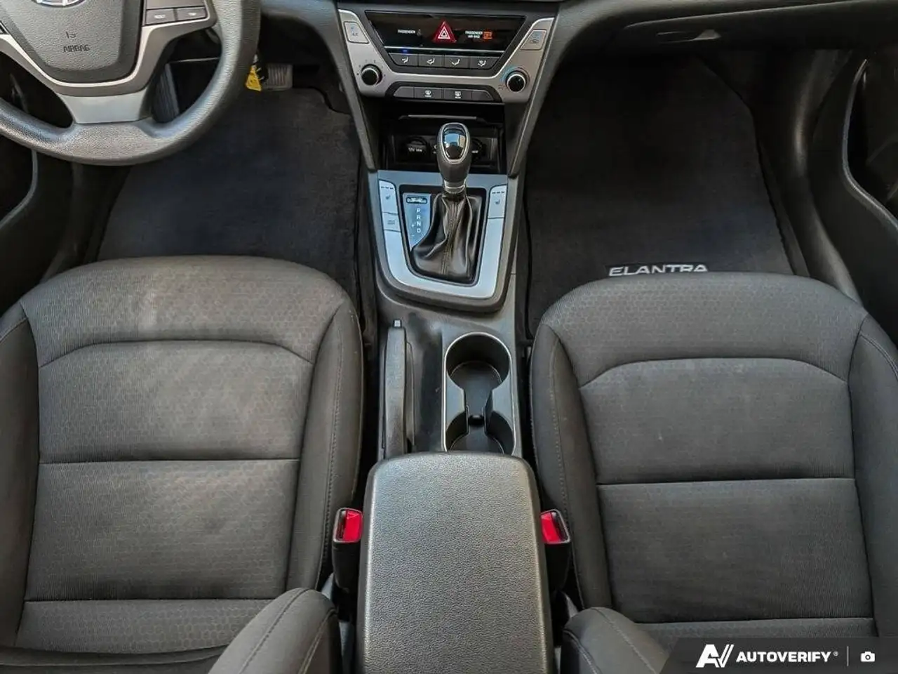 Hyundai ELANTRA photo Hyundai ELANTRA
