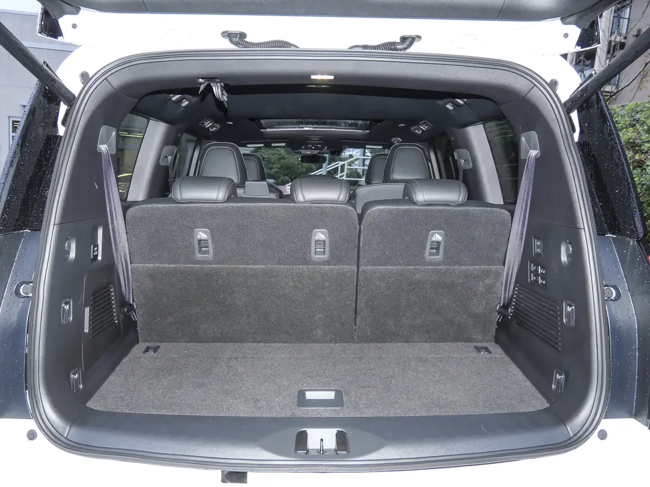 Nissan Armada снимка Nissan Armada