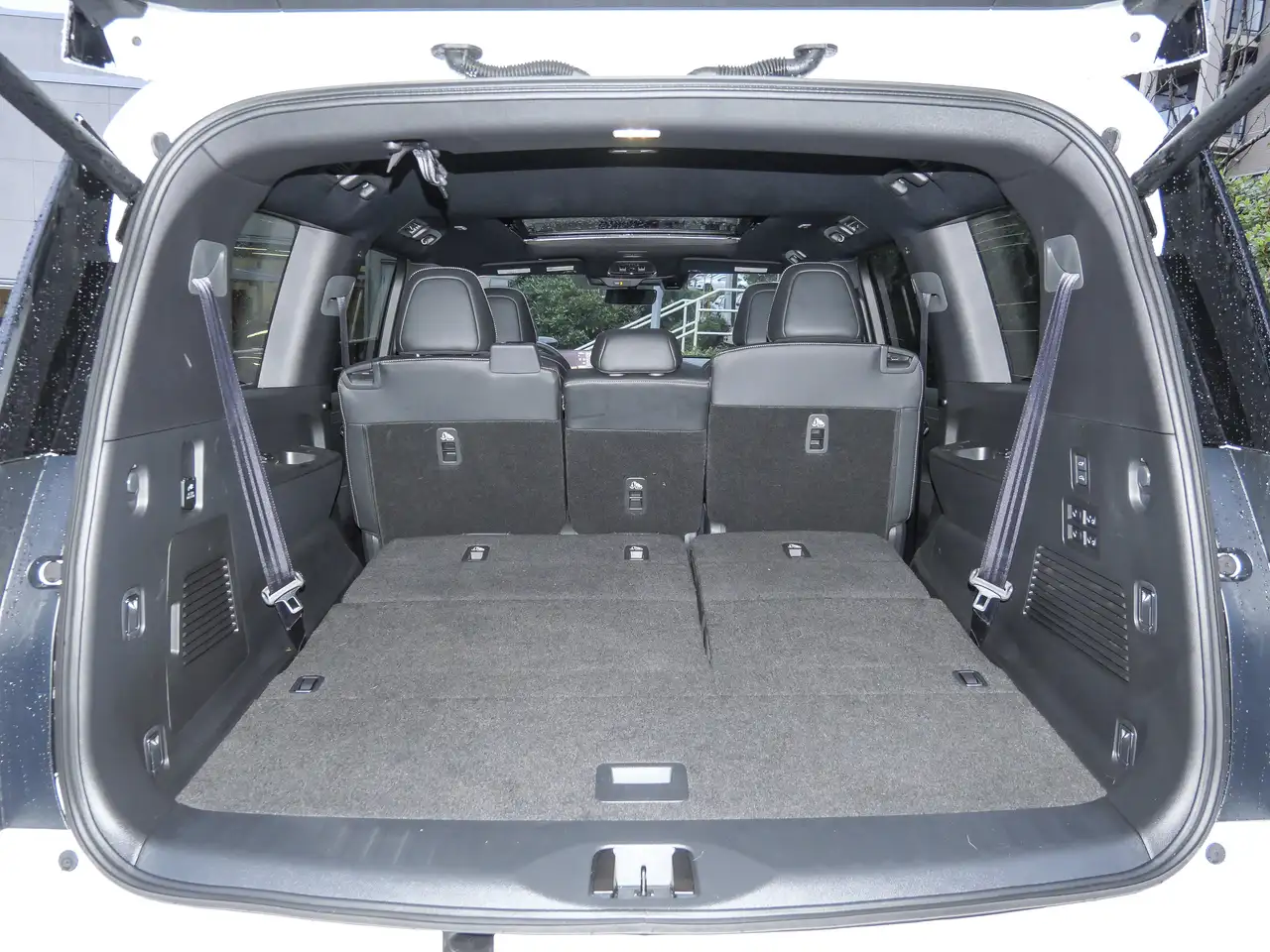 Nissan Armada снимка Nissan Armada