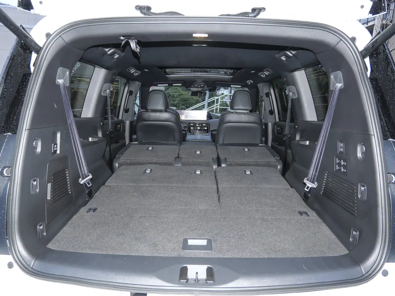 Nissan Armada снимка Nissan Armada