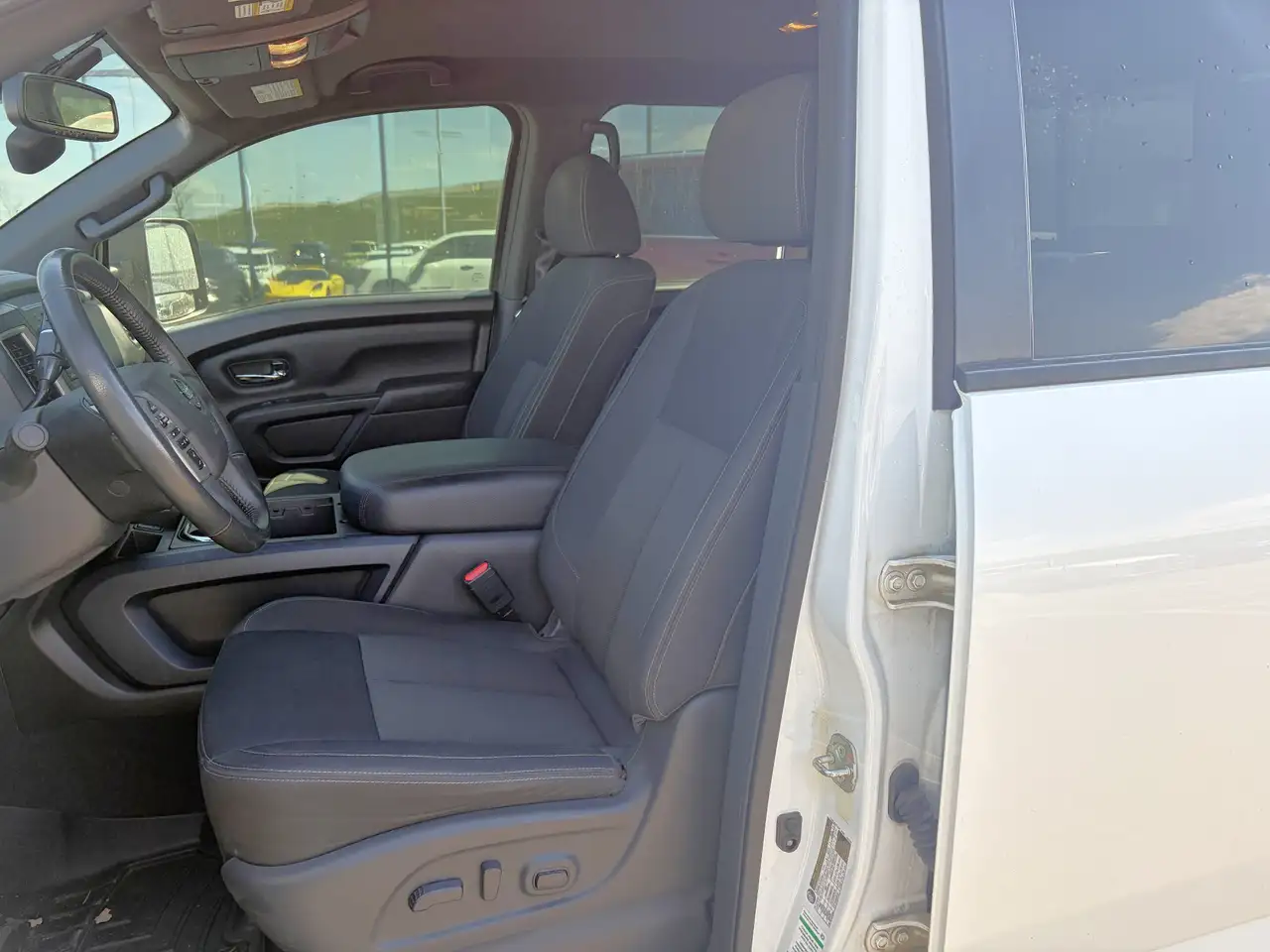 Nissan Titan снимка Nissan Titan