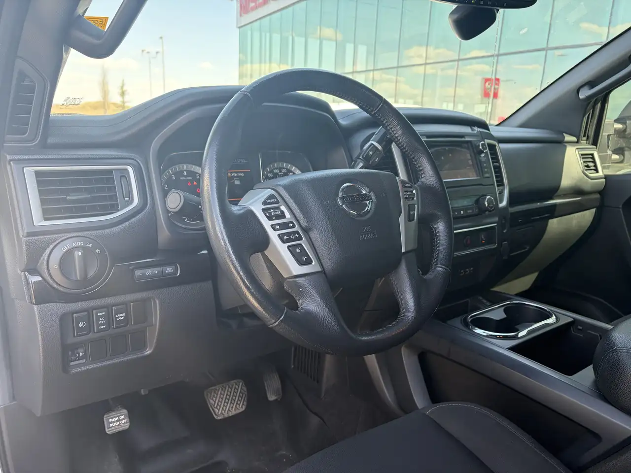 Nissan Titan снимка Nissan Titan