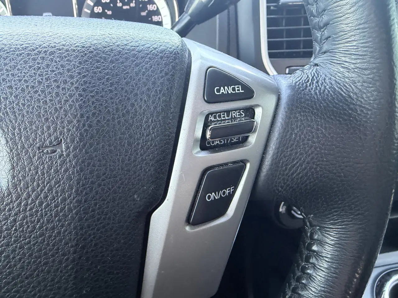Nissan Titan снимка Nissan Titan