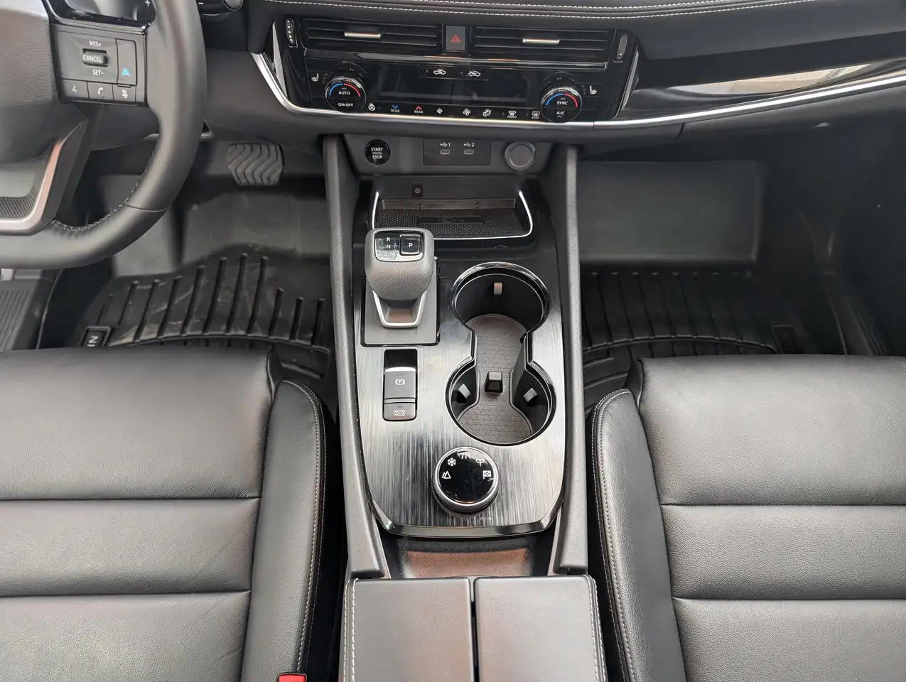 Nissan Rogue снимка Nissan Rogue