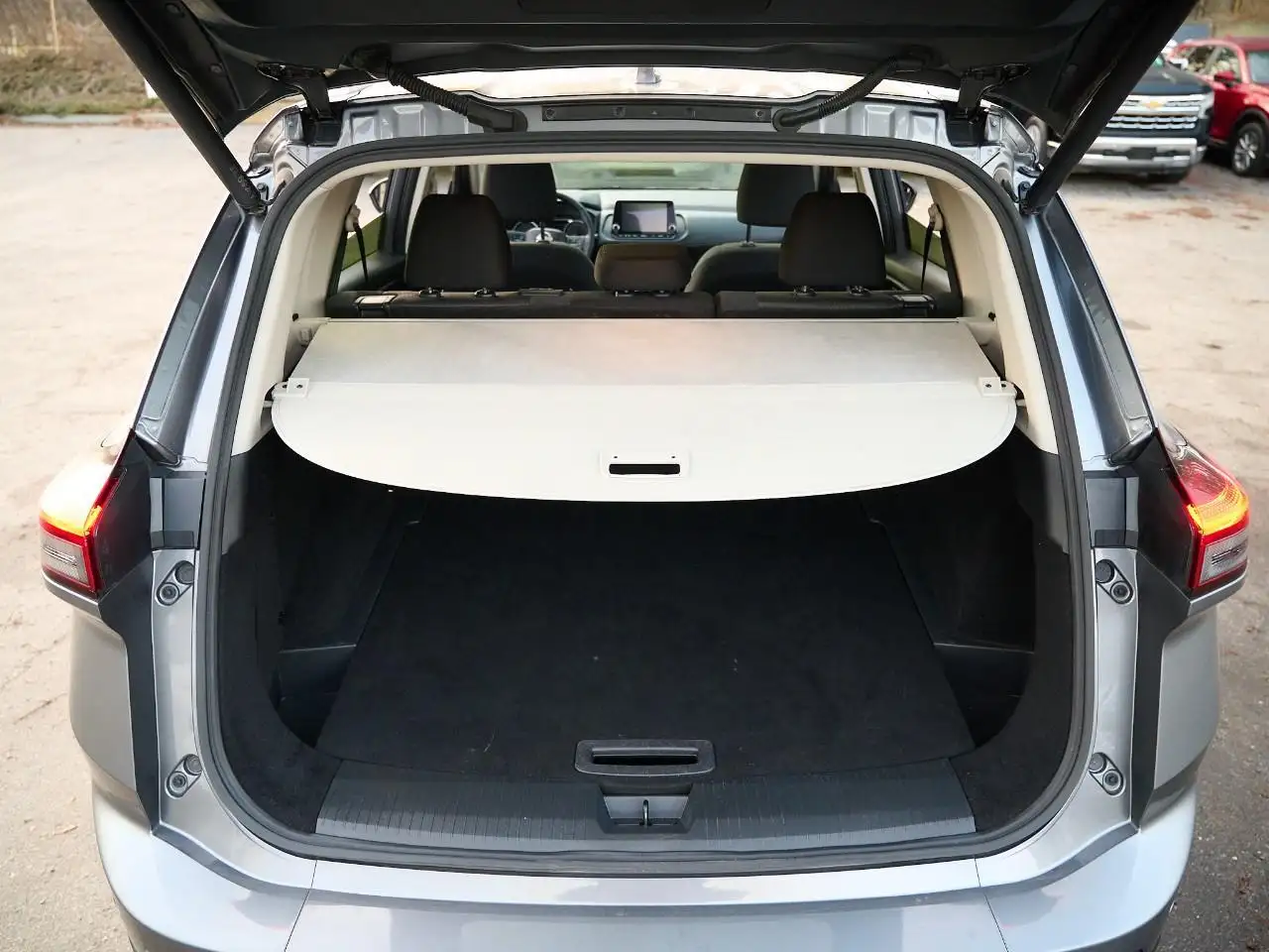 Nissan Rogue снимка Nissan Rogue