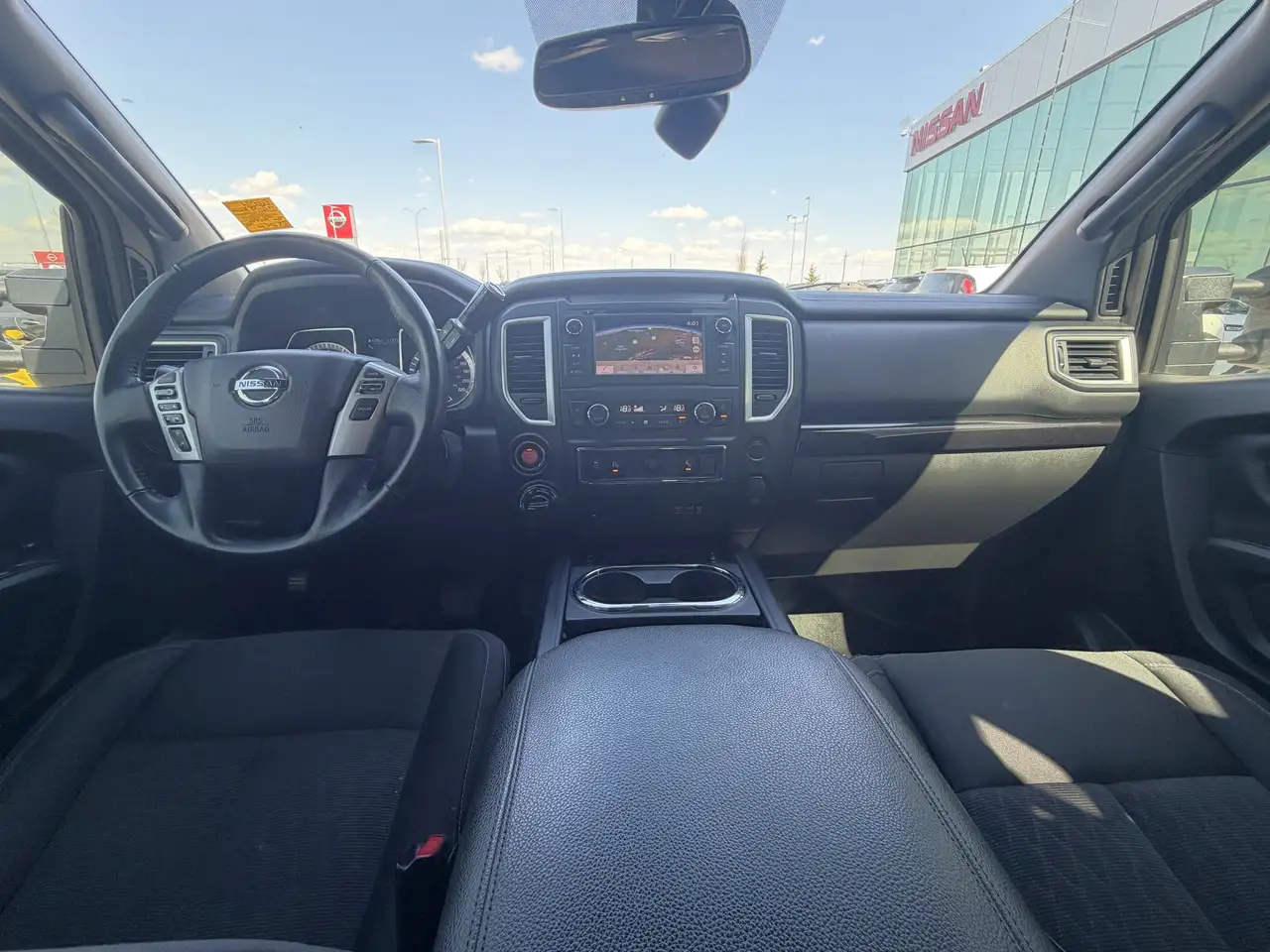 Nissan Titan снимка Nissan Titan