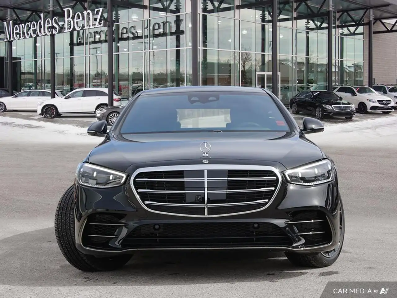 Mercedes-Benz S-Class снимка Mercedes-Benz S-Class