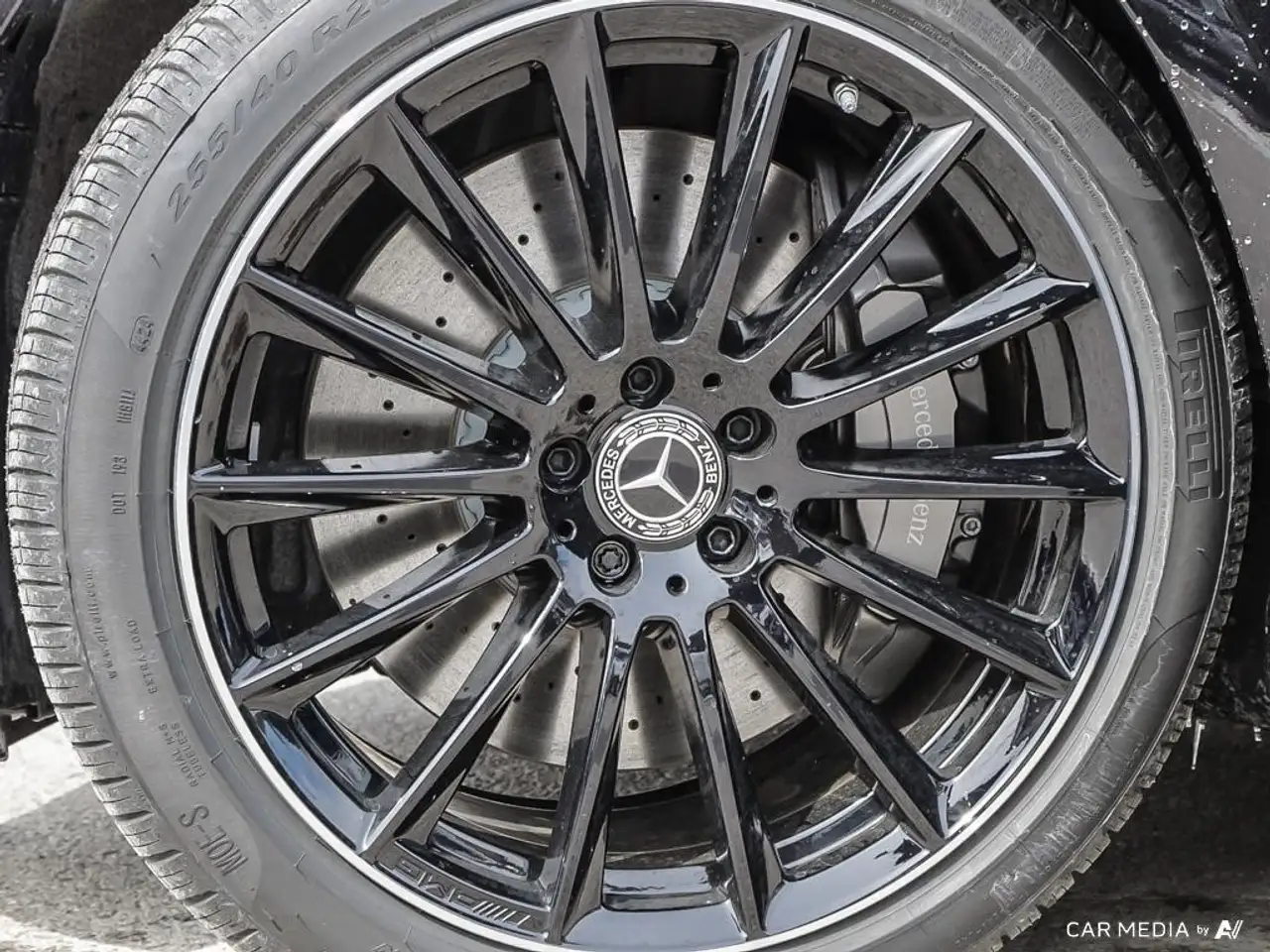 Mercedes-Benz S-Class снимка Mercedes-Benz S-Class
