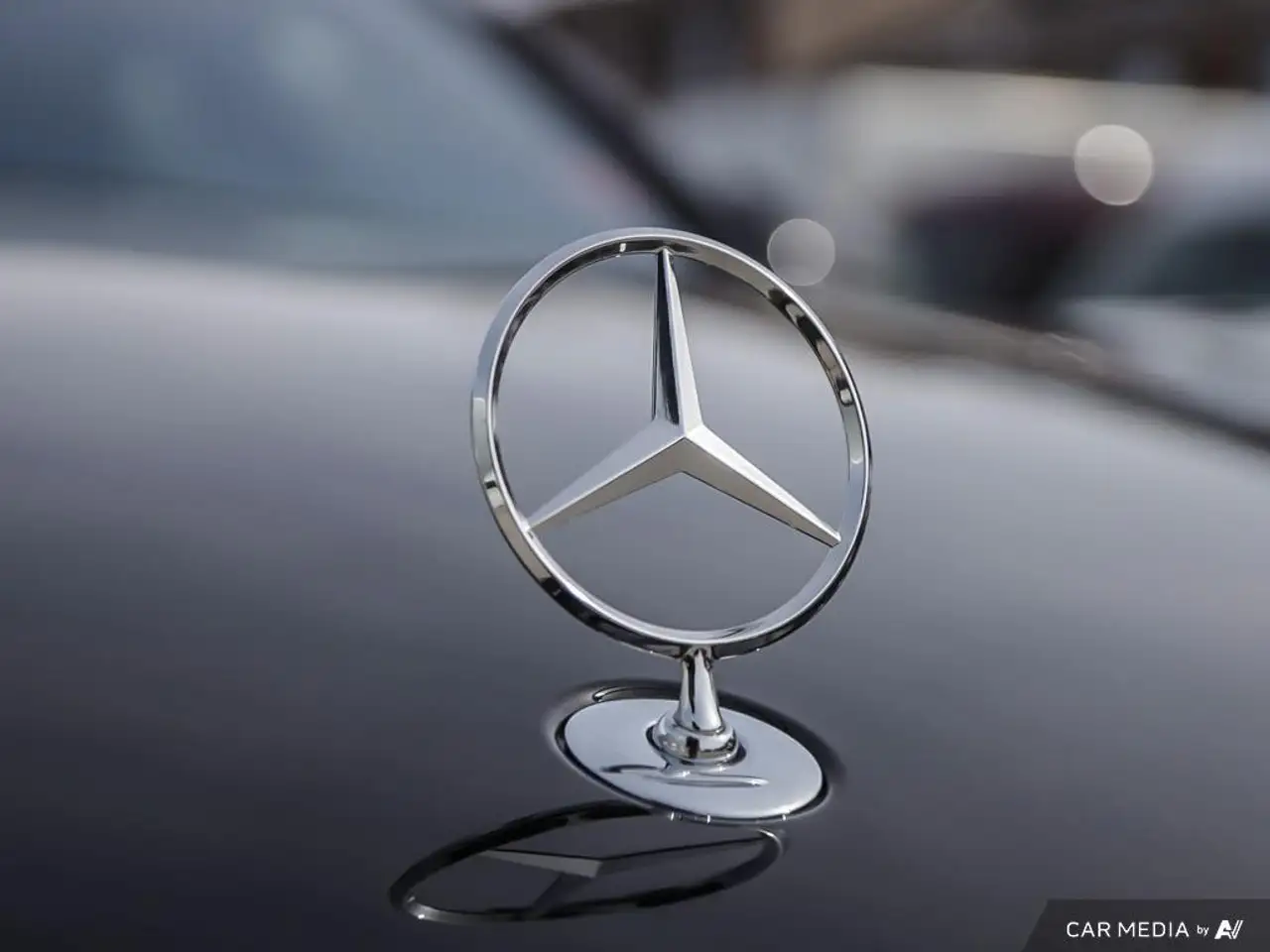Mercedes-Benz S-Class снимка Mercedes-Benz S-Class