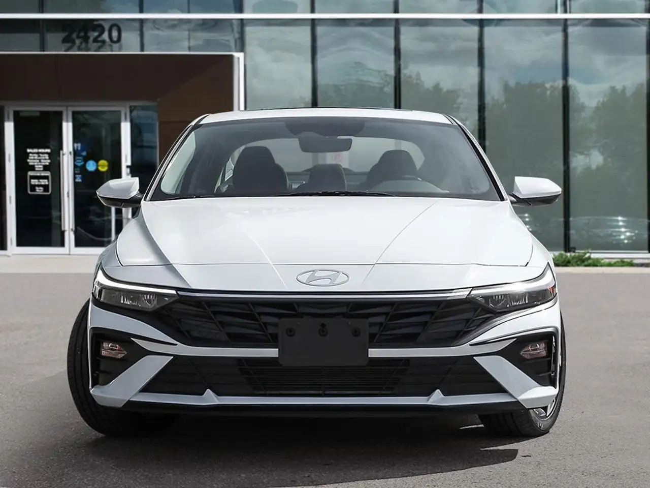 Hyundai ELANTRA photo Hyundai ELANTRA