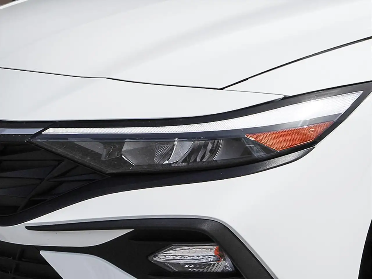 Hyundai ELANTRA photo Hyundai ELANTRA
