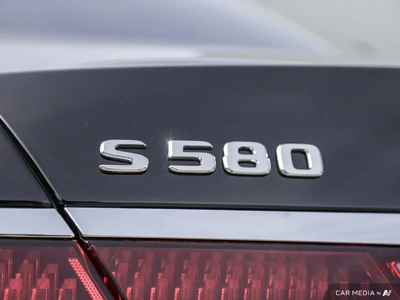 Mercedes-Benz S-Class снимка Mercedes-Benz S-Class