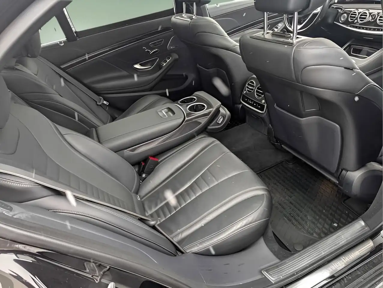 Mercedes-Benz S-Class снимка Mercedes-Benz S-Class