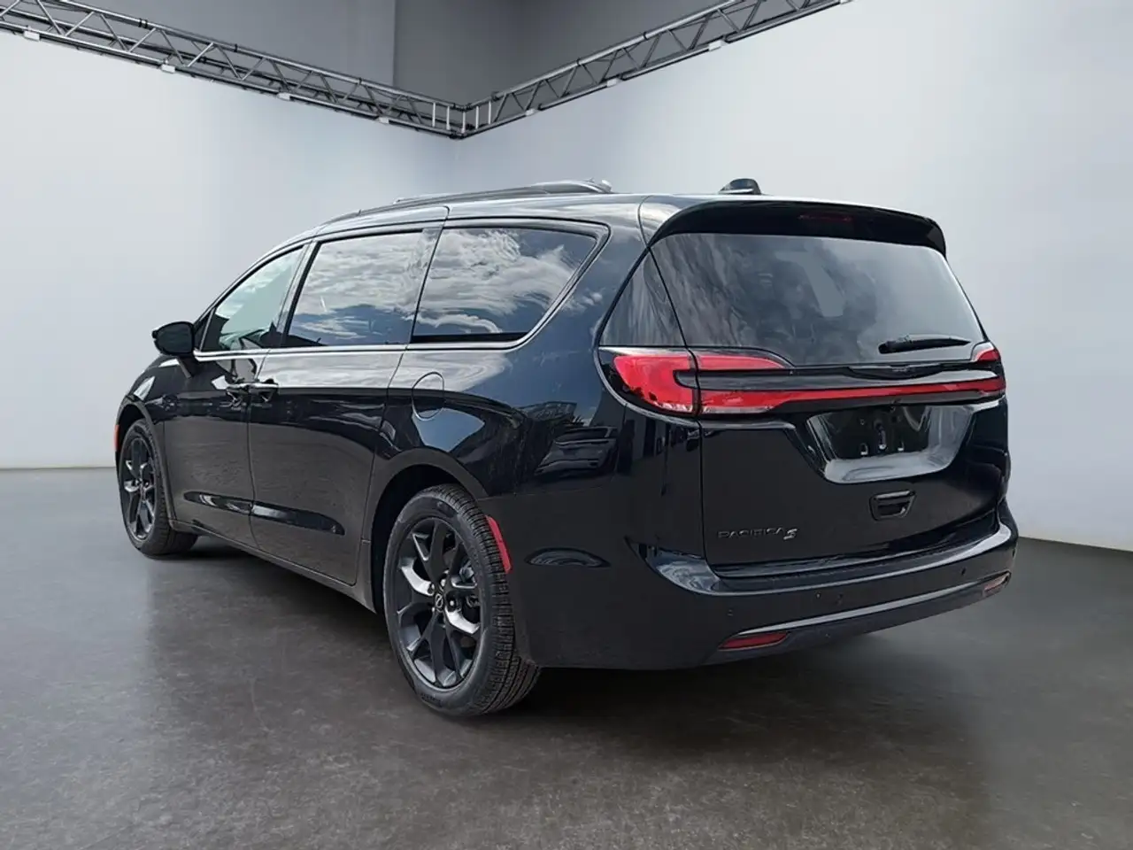 Chrysler Pacifica снимка Chrysler Pacifica