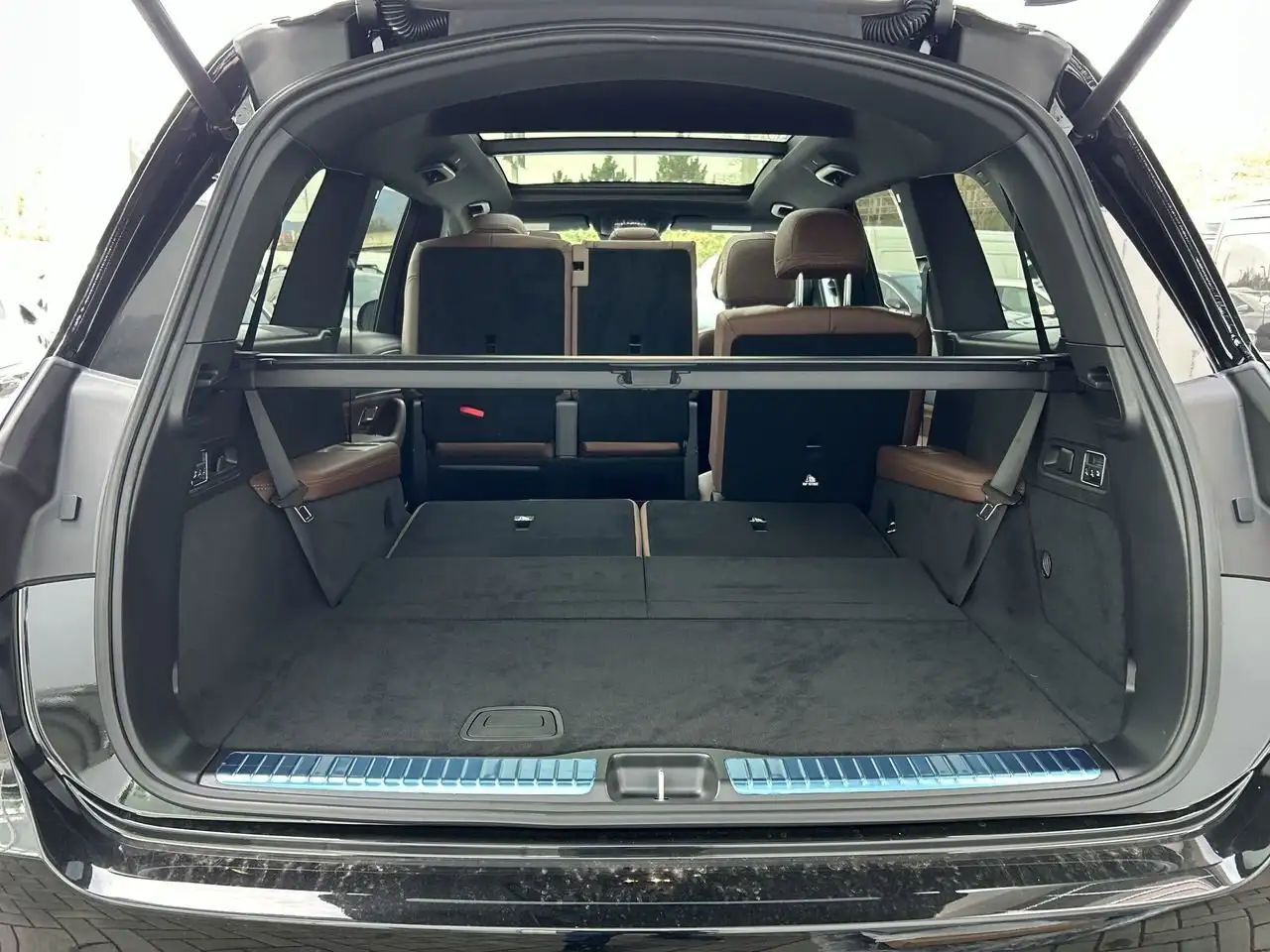 Mercedes-Benz GLS снимка Mercedes-Benz GLS