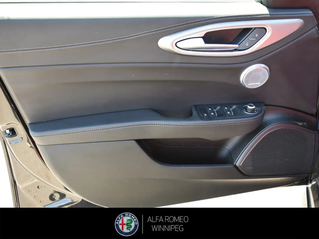 Alfa Romeo Giulia photo Alfa Romeo Giulia