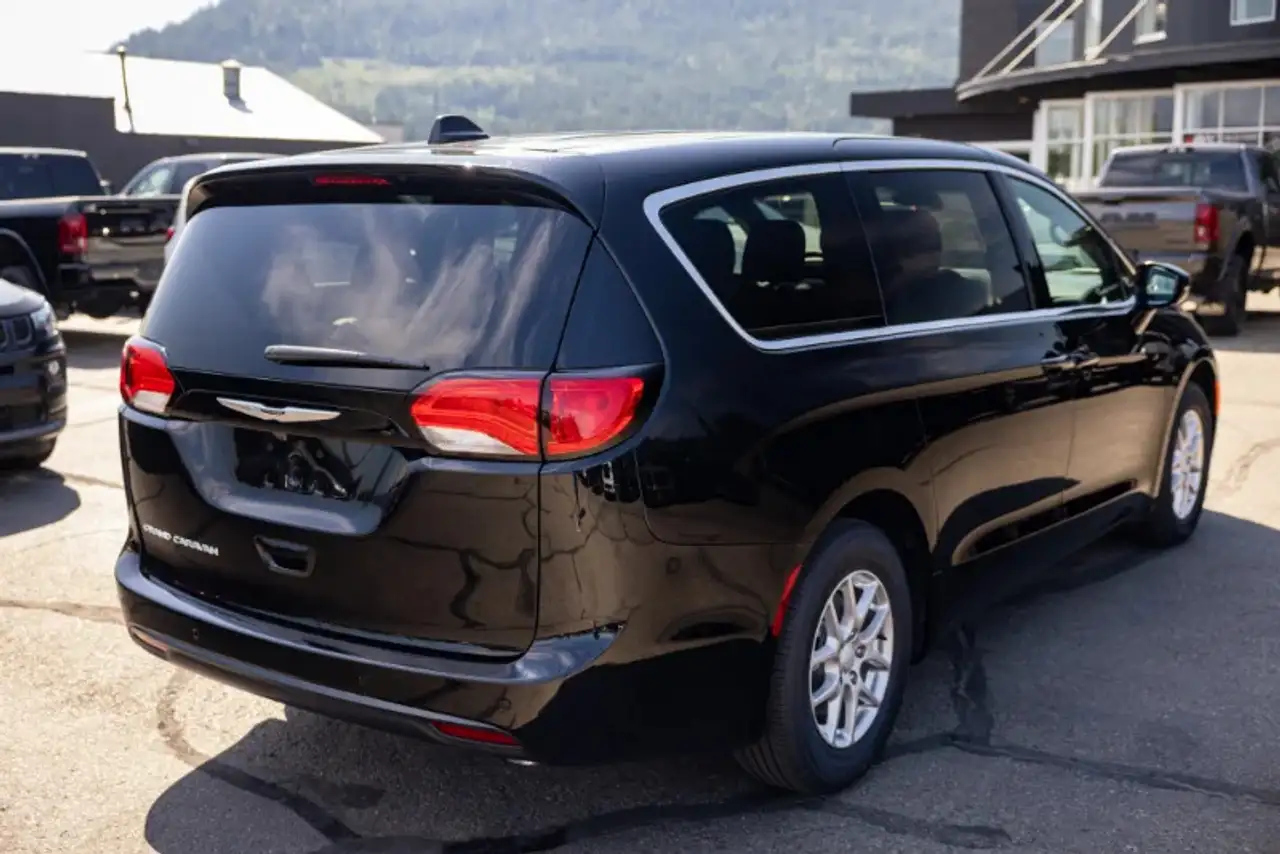 Chrysler Grand Caravan снимка Chrysler Grand Caravan