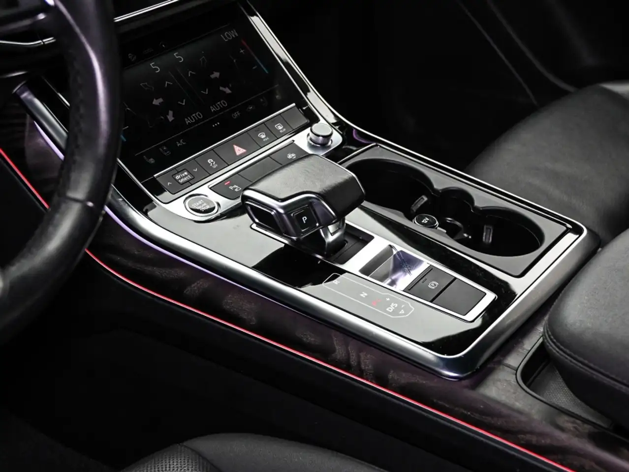 Audi Q7 снимка Audi Q7