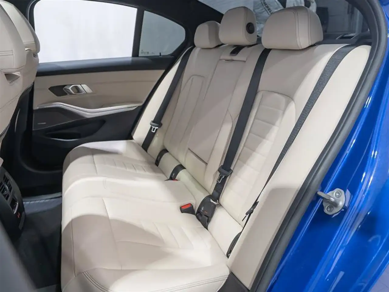 BMW 3 Series снимка BMW 3 Series