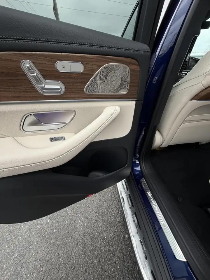 Mercedes-Benz GLS снимка Mercedes-Benz GLS